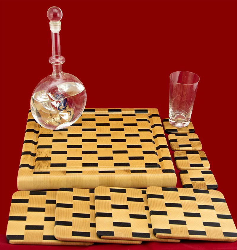 Skærebræt med smørebrætter og glasbrikker