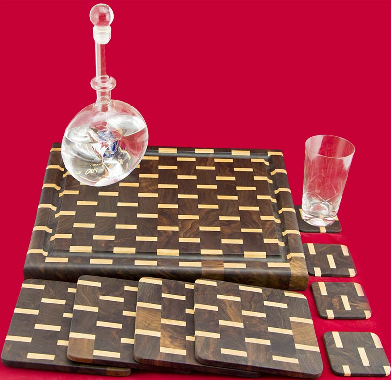 Skærebræt med smørebrætter og glasbrikker