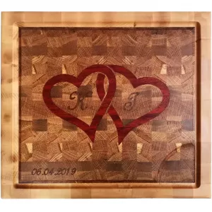 Bryllups skærebræt lavet i eg og ahorn.