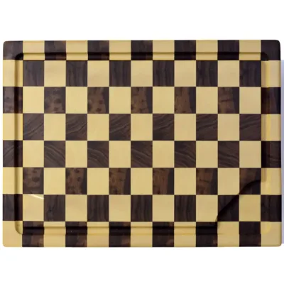 Skærebræt af ahorn og valnød med skak tern.